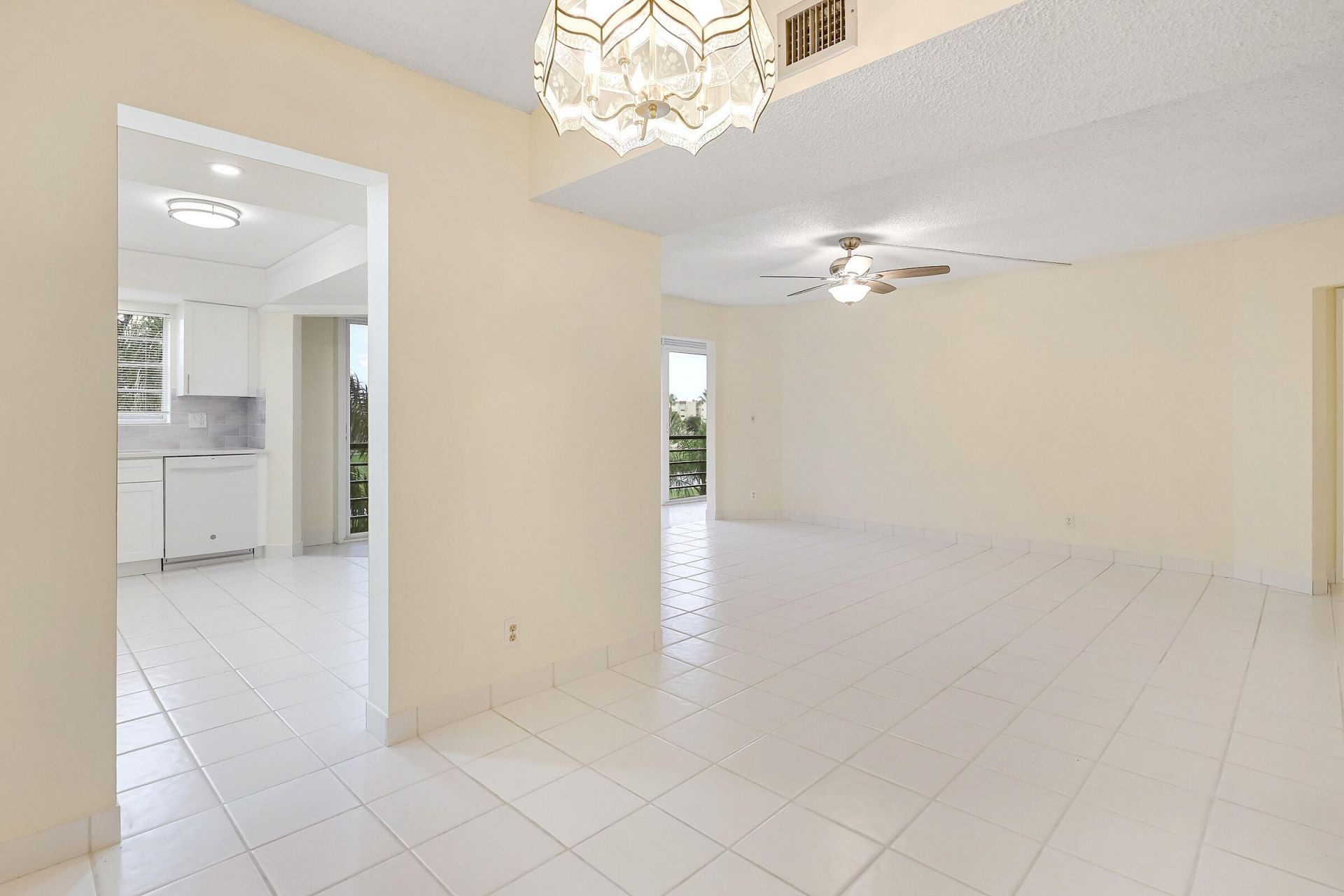 3810 Via Poinciana, Unit 404, Greenacres, FL 33467 Photo