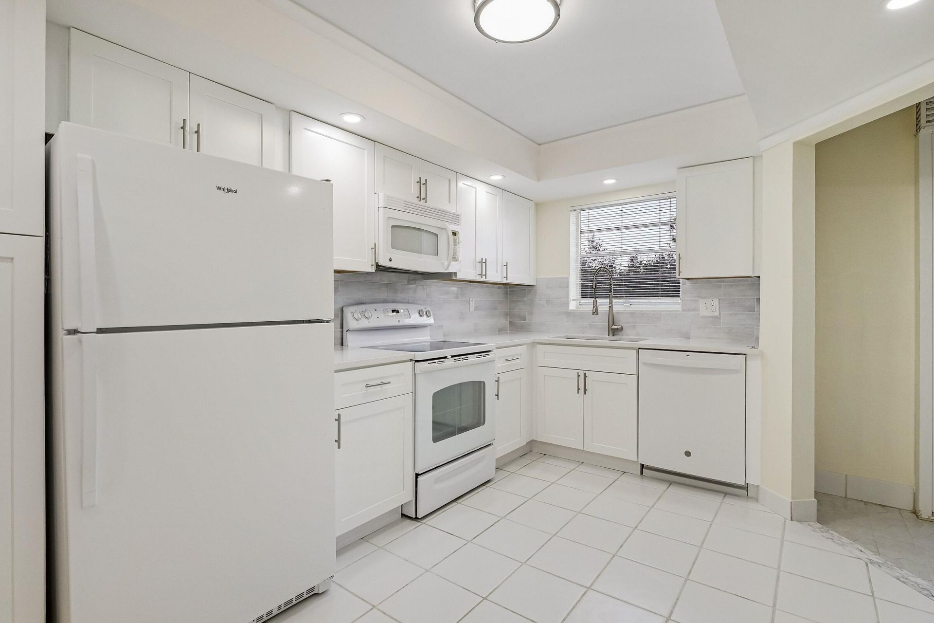 3810 Via Poinciana, Unit 404, Greenacres, FL 33467 Photo