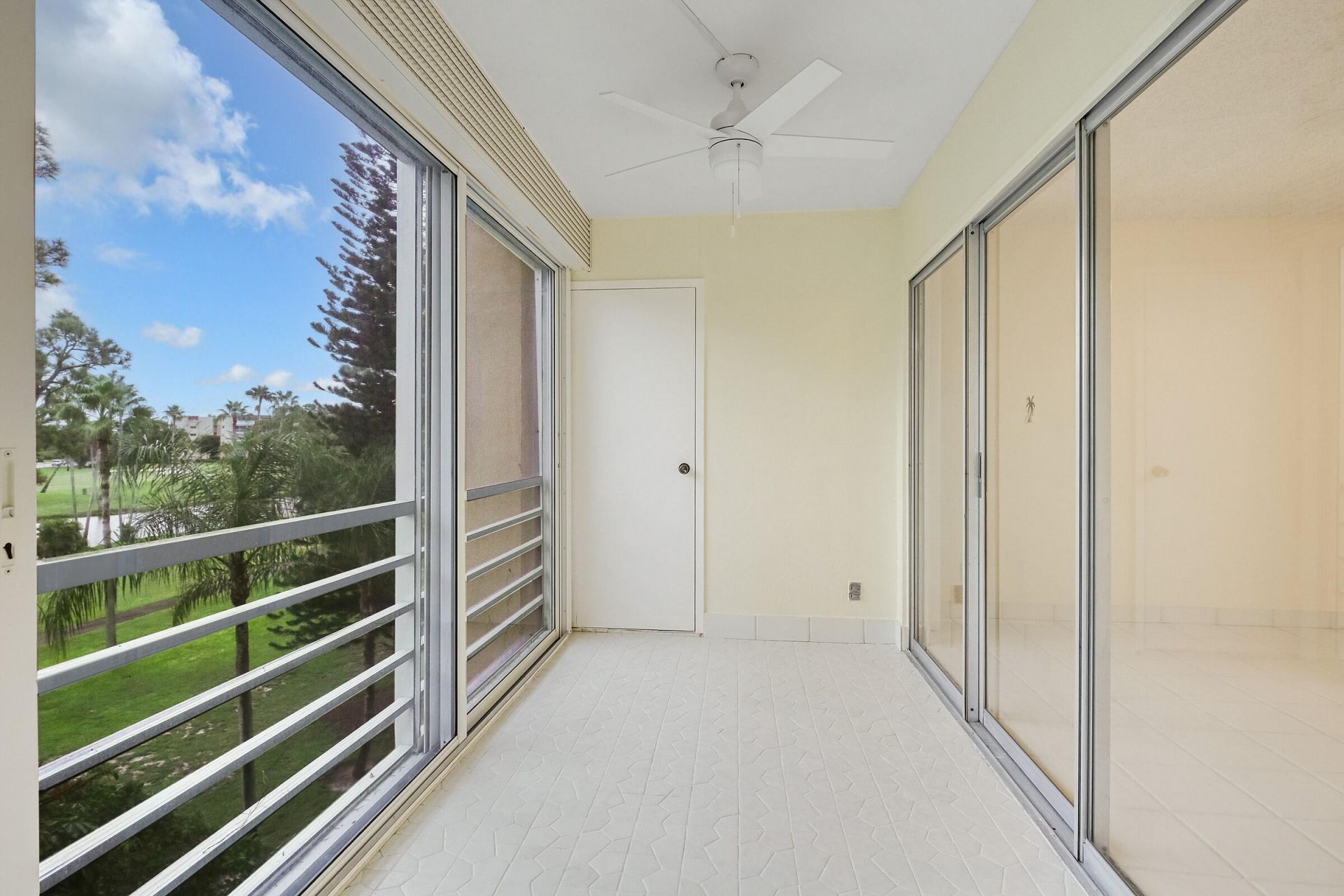 3810 Via Poinciana, Unit 404, Greenacres, FL 33467 Photo
