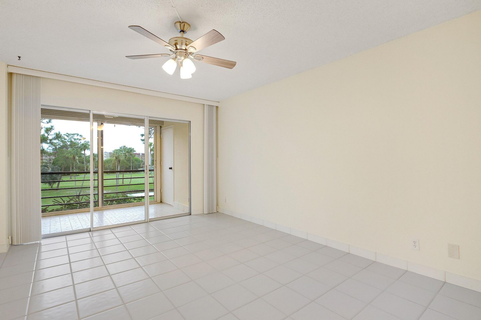 3810 Via Poinciana, Unit 404, Greenacres, FL 33467 Photo