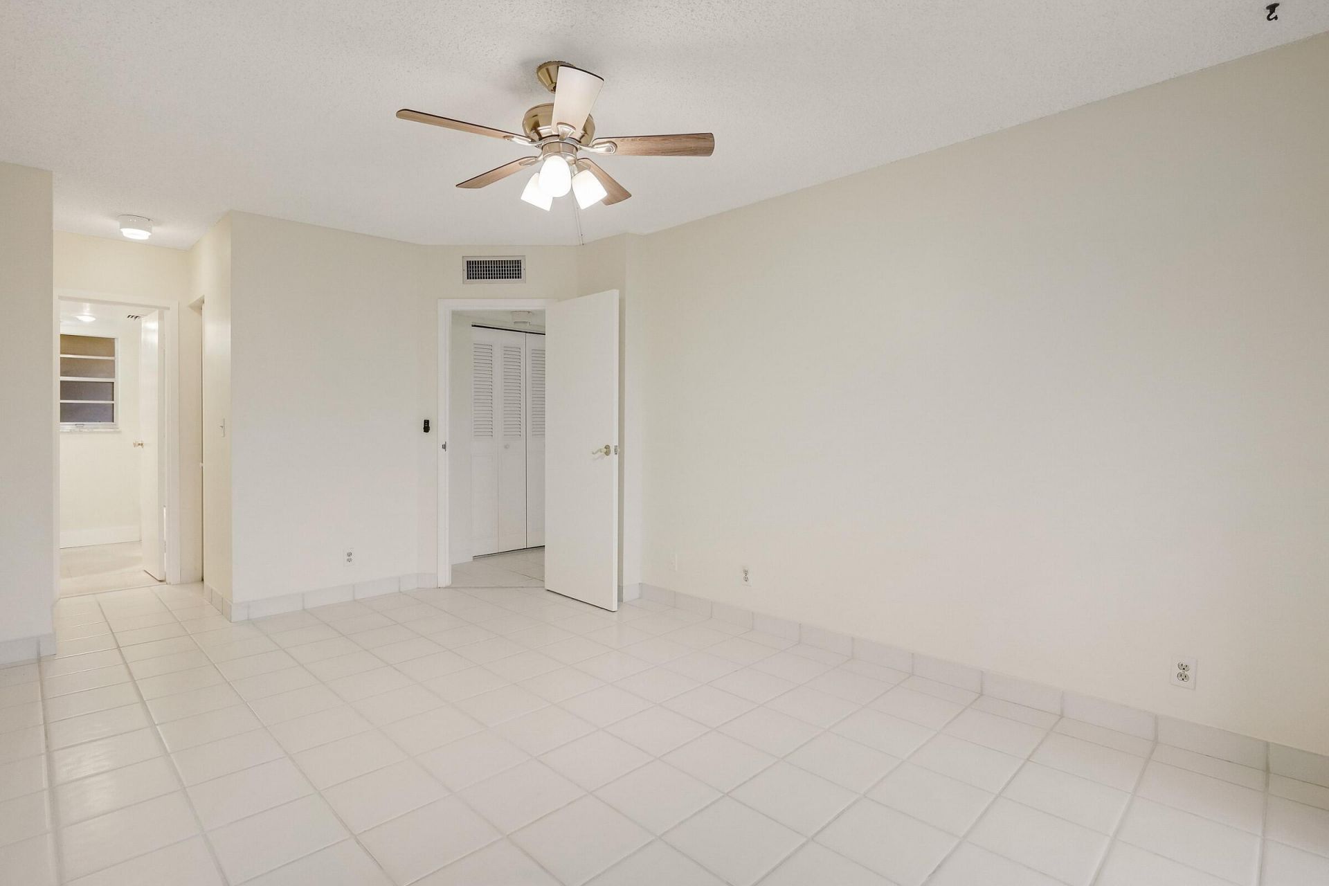 3810 Via Poinciana, Unit 404, Greenacres, FL 33467 Photo