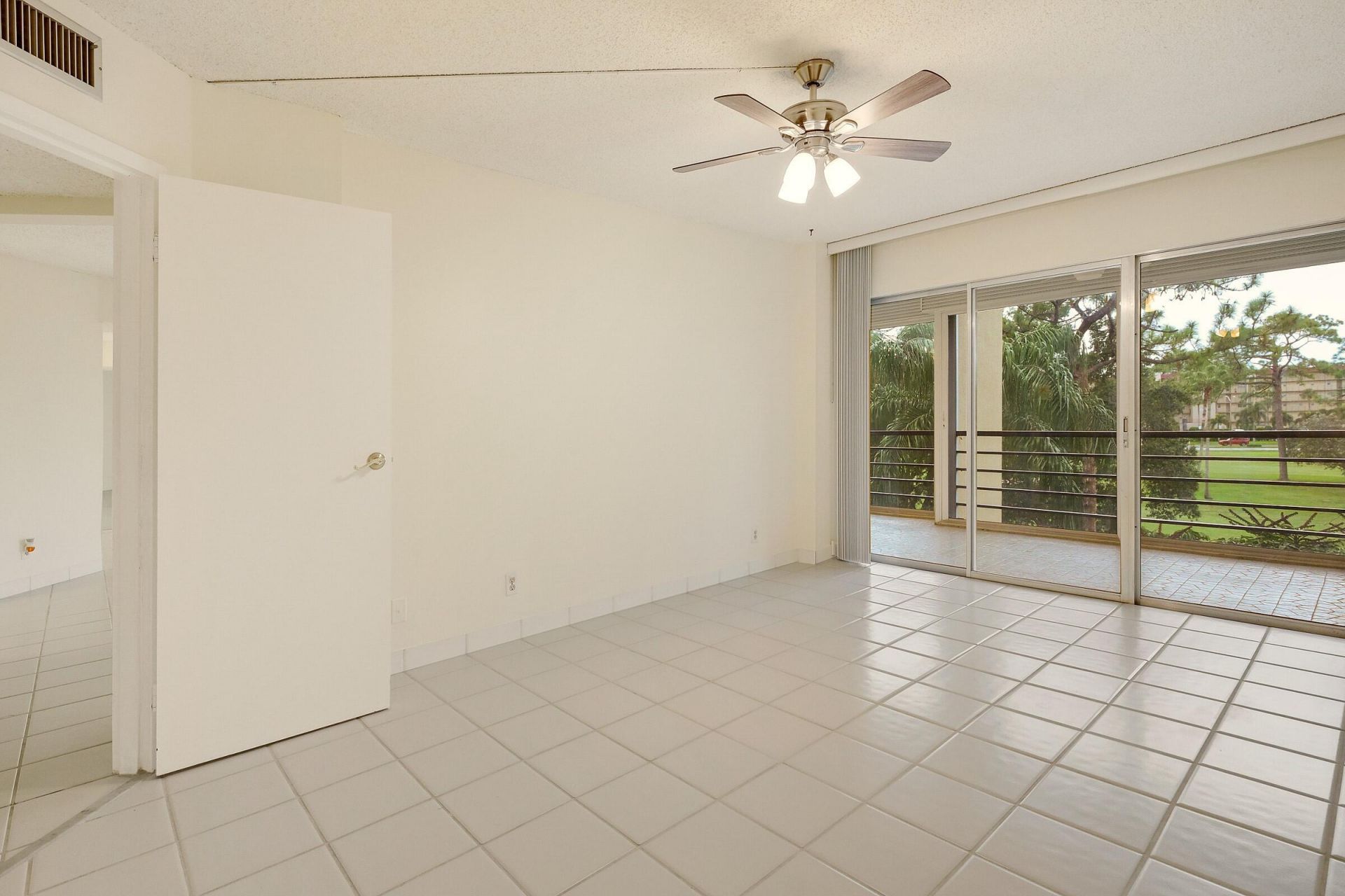 3810 Via Poinciana, Unit 404, Greenacres, FL 33467 Photo