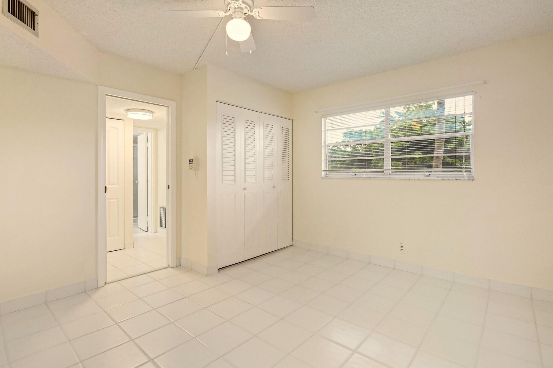 3810 Via Poinciana, Unit 404, Greenacres, FL 33467 Photo