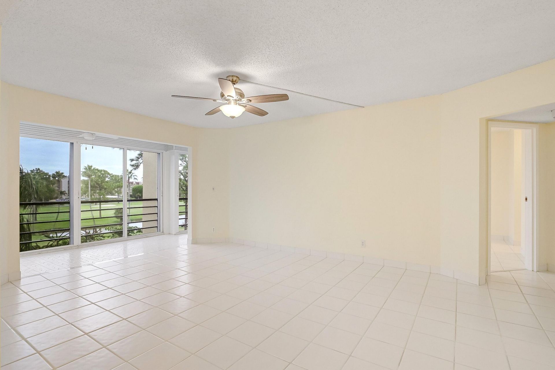 3810 Via Poinciana, Unit 404, Greenacres, FL 33467 Photo