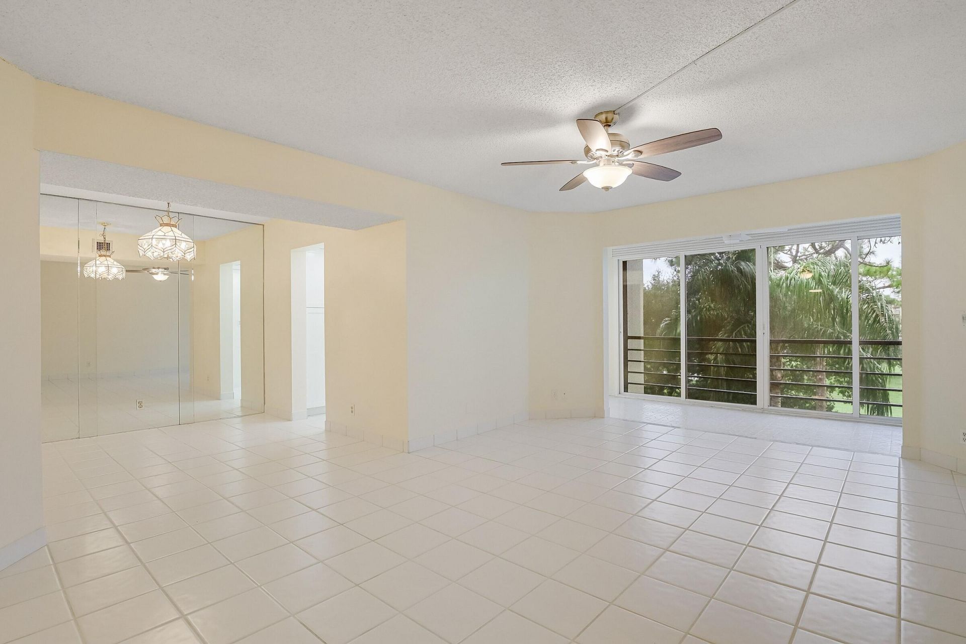 3810 Via Poinciana, Unit 404, Greenacres, FL 33467 Photo