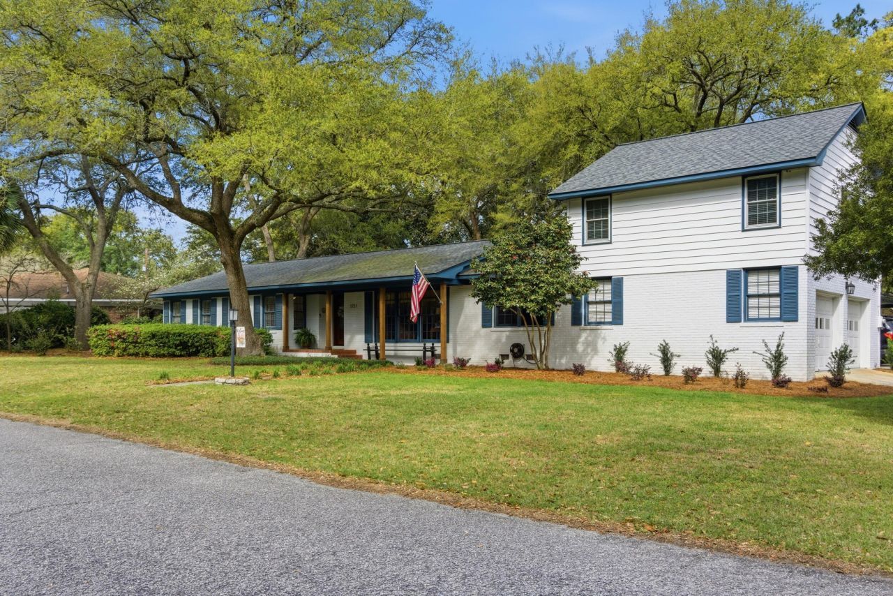 1721 Dartmoor Circle Photo 4