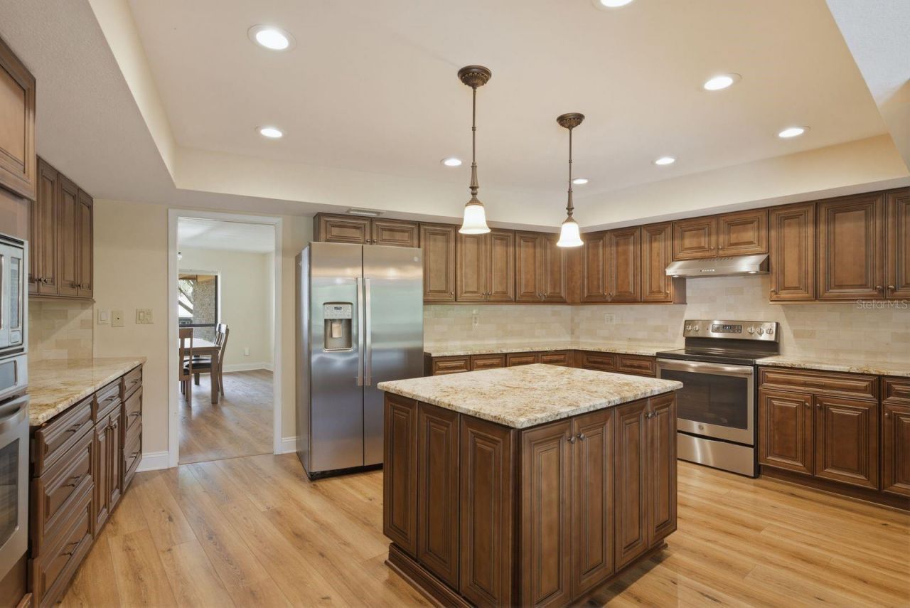 3472 Shoreline Circle, Palm Harbor, FL 34684 Photo