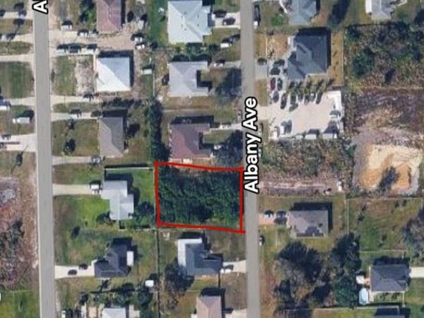 1017/1019 ALBANY AVENUE , LEHIGH ACRES, FL 33971