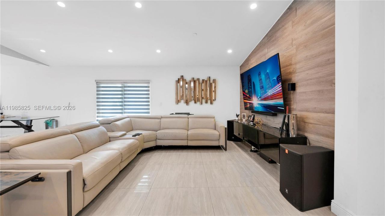 16898 Crestview Ln , Weston, FL 33326 Photo