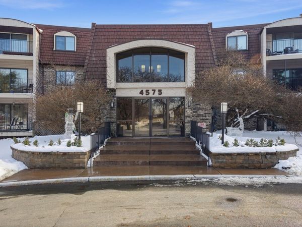 4575 W 80th Street Circle, Unit 123, Bloomington, MN 55437