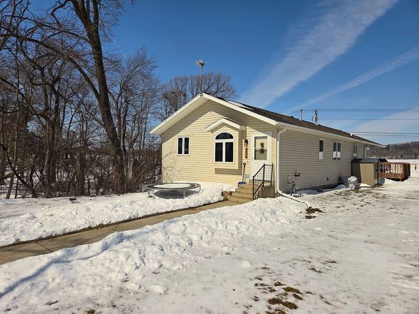 304 Breezy Point Drive, Pardeeville, WI 53954