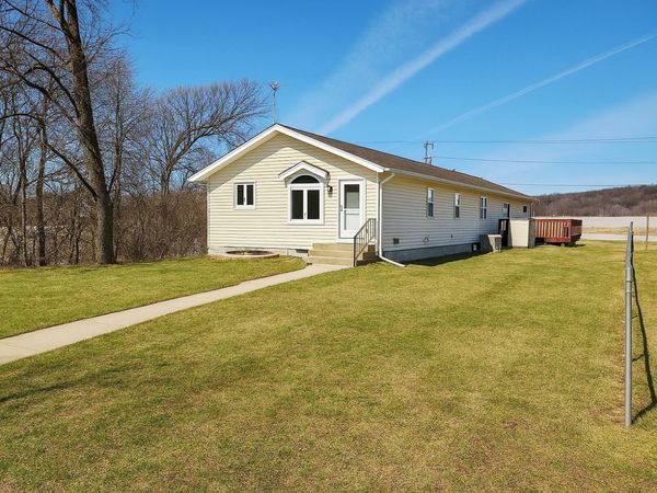 304 Breezy Point Drive, Pardeeville, WI 53954