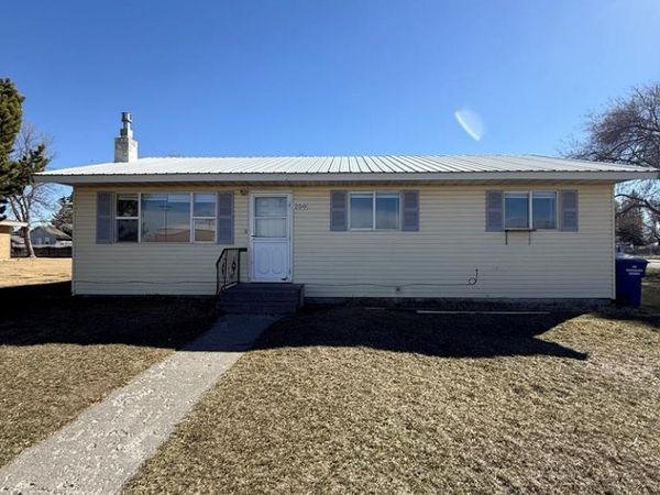 250 W 5th N, ST ANTHONY, ID 83445