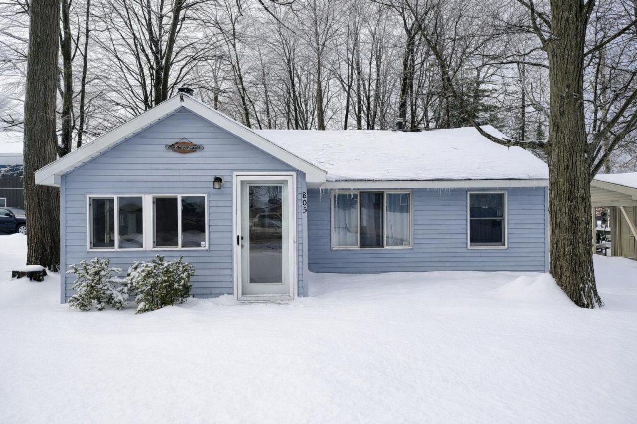 805 Houghton View Drive, Houghton Lake, MI 48629 Main Photo