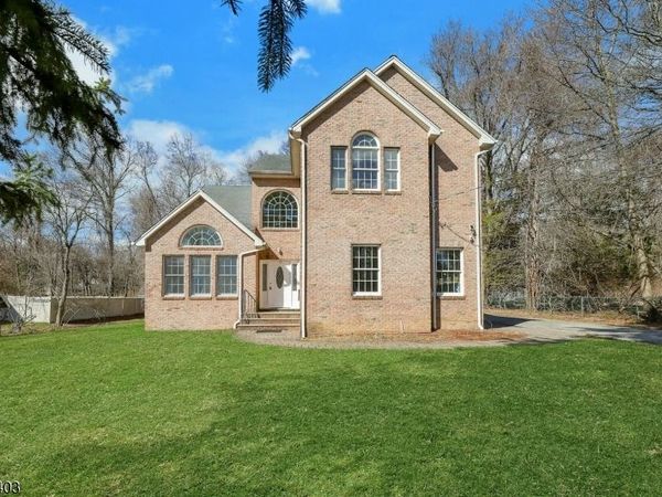 62 E Crescent Ave, Mahwah, NJ 07430