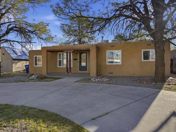 824 Monroe Street NE, Albuquerque, NM 87110