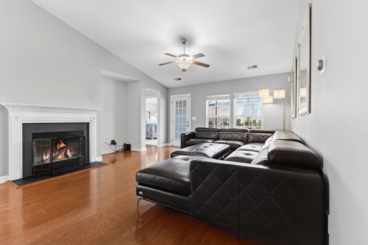 687 Twinflower St. Photo 10