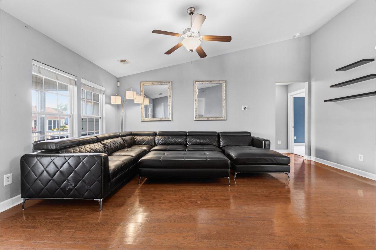 687 Twinflower St. Photo 11