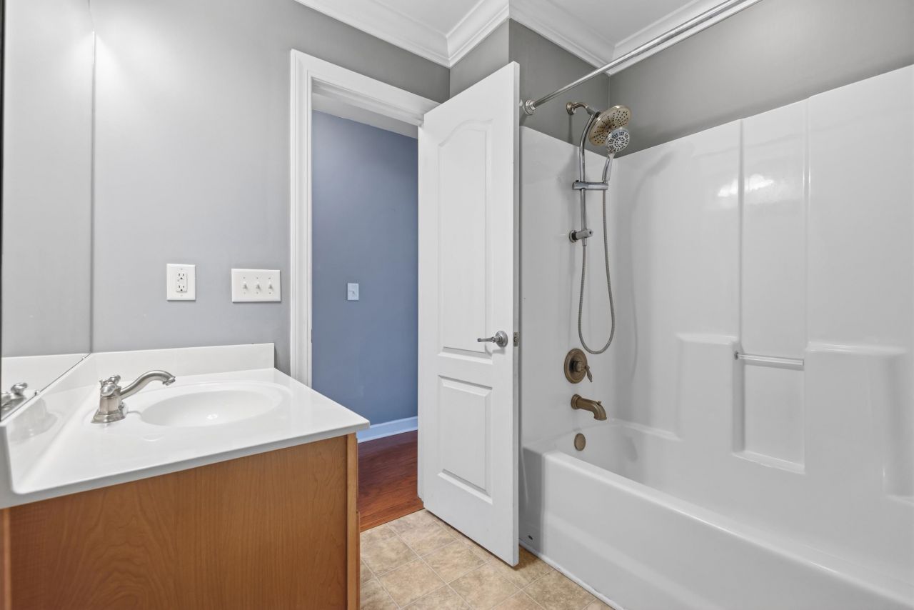 687 Twinflower St. Photo 14