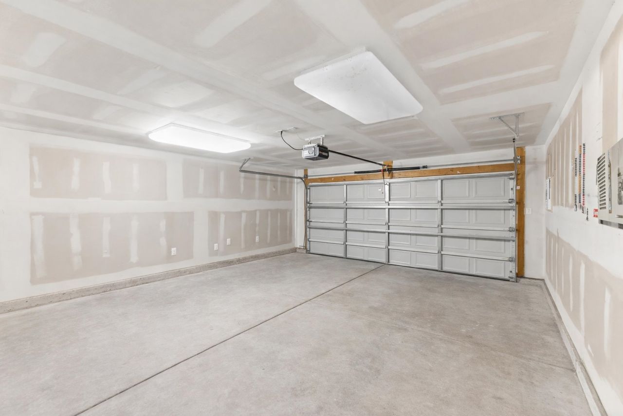 687 Twinflower St. Photo 21