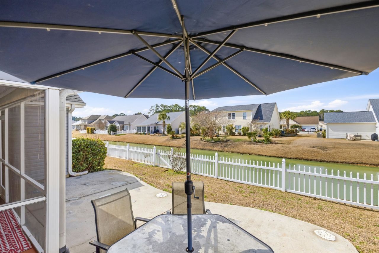 687 Twinflower St. Photo 24