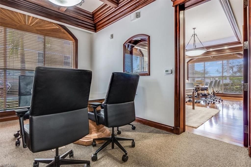 599 Tamiami Trl N, Unit 101, Naples, FL 34102 Photo