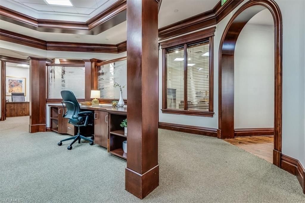 599 Tamiami Trl N, Unit 101, Naples, FL 34102 Photo