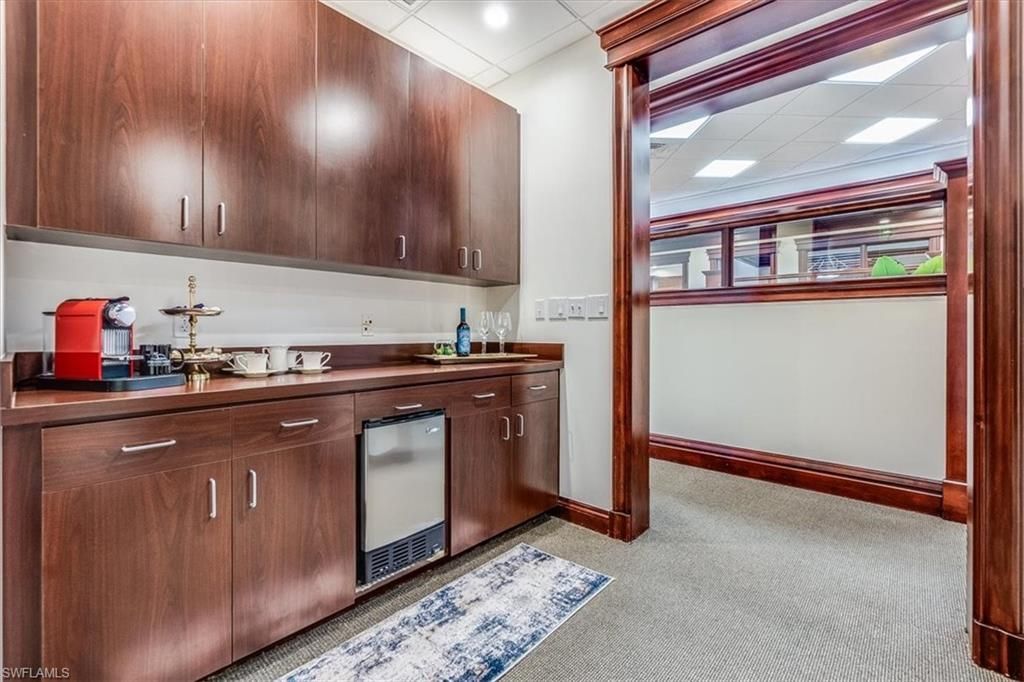 599 Tamiami Trl N, Unit 101, Naples, FL 34102 Photo