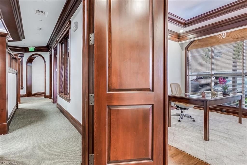 599 Tamiami Trl N, Unit 101, Naples, FL 34102 Photo