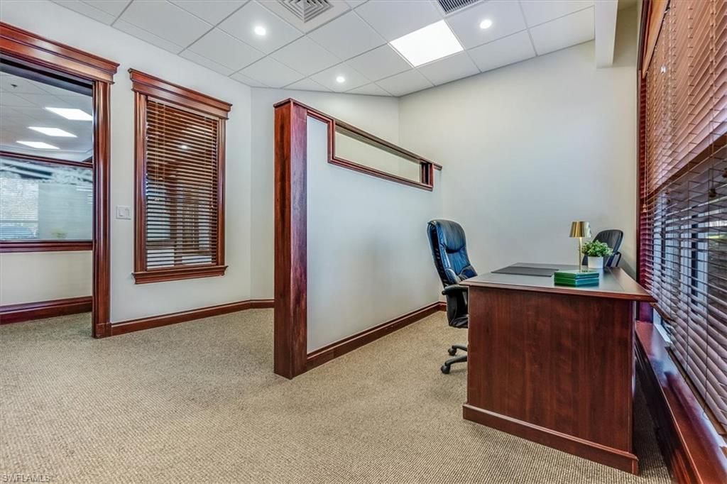 599 Tamiami Trl N, Unit 101, Naples, FL 34102 Photo