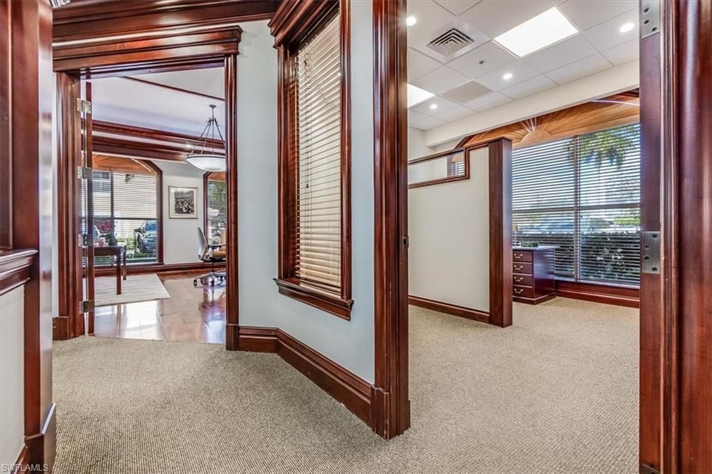 599 Tamiami Trl N, Unit 101, Naples, FL 34102 Photo