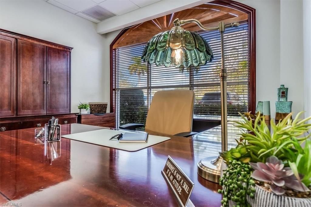 599 Tamiami Trl N, Unit 101, Naples, FL 34102 Photo