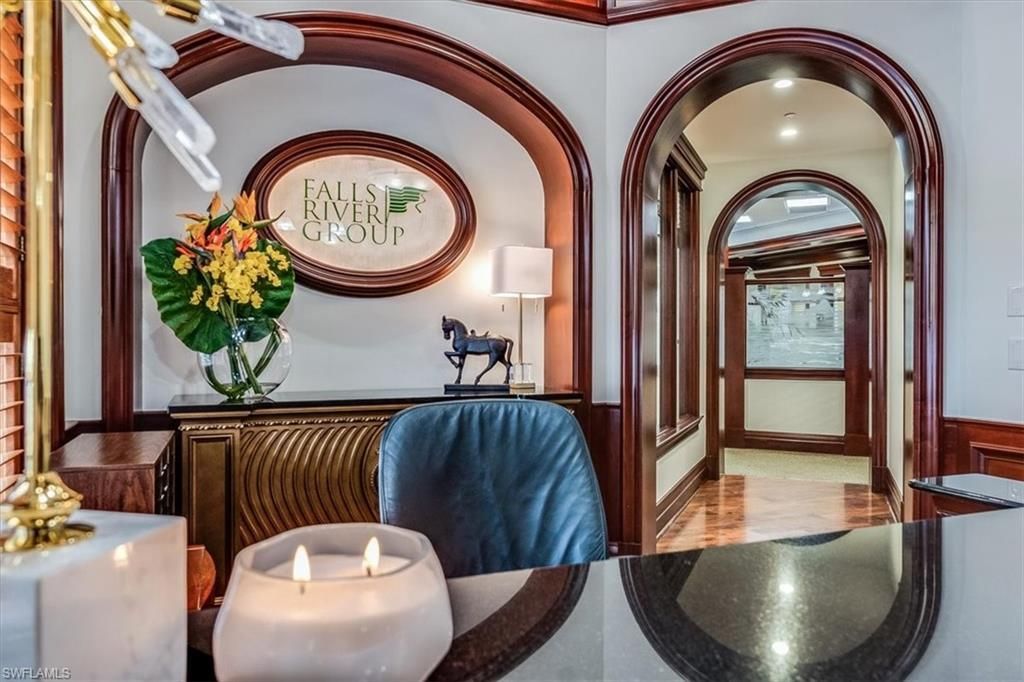 599 Tamiami Trl N, Unit 101, Naples, FL 34102 Photo