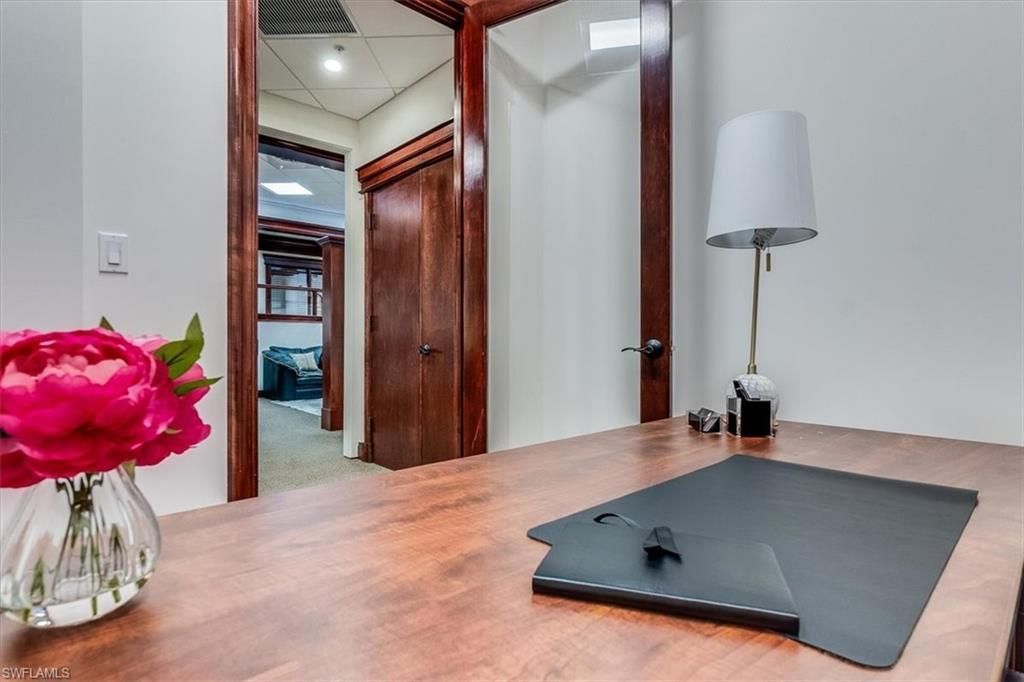 599 Tamiami Trl N, Unit 101, Naples, FL 34102 Photo