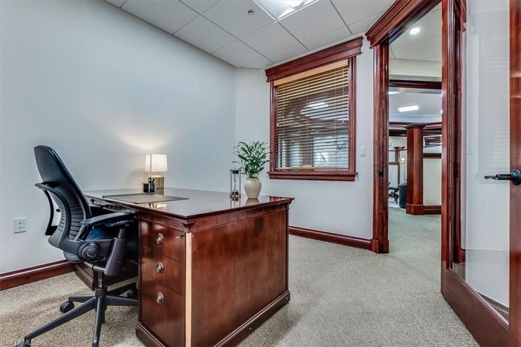 599 Tamiami Trl N, Unit 101, Naples, FL 34102 Photo