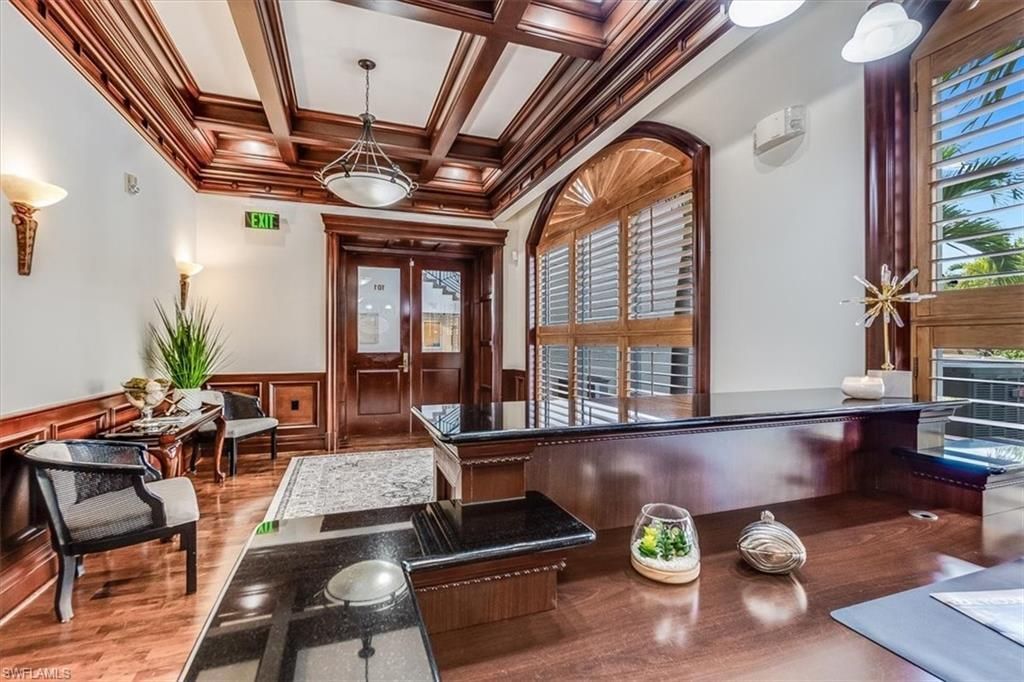 599 Tamiami Trl N, Unit 101, Naples, FL 34102 Photo