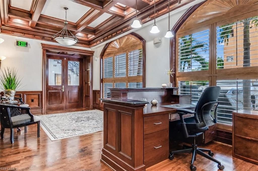 599 Tamiami Trl N, Unit 101, Naples, FL 34102 Photo