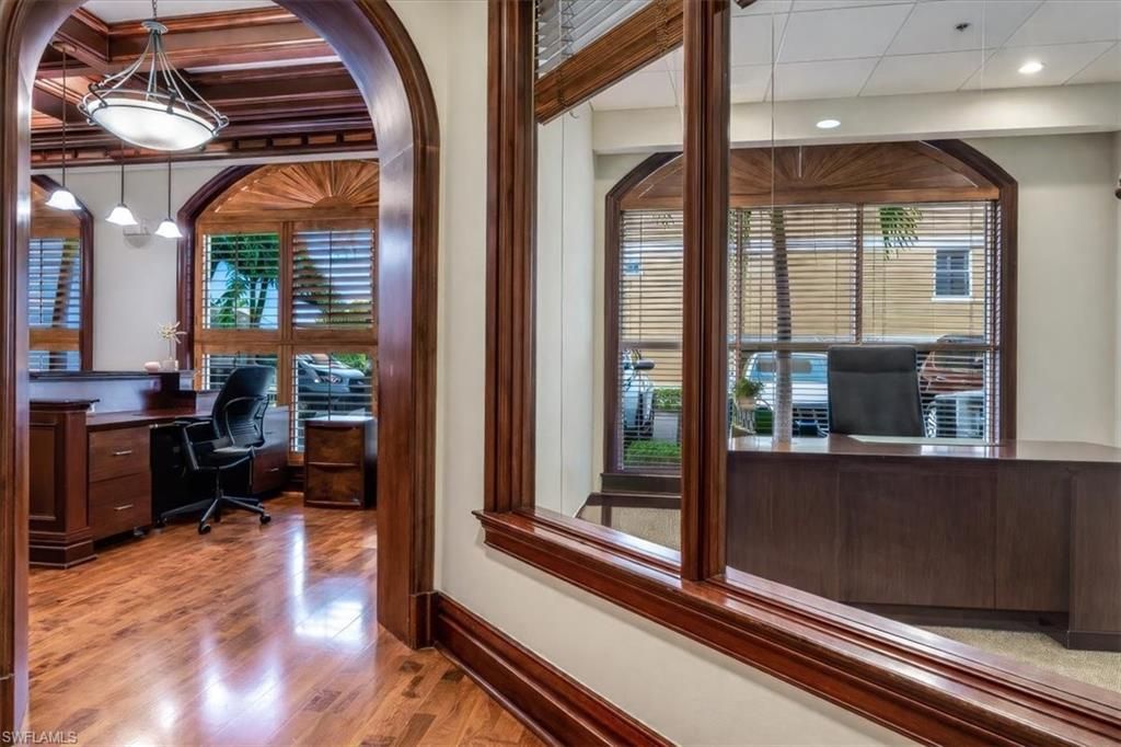 599 Tamiami Trl N, Unit 101, Naples, FL 34102 Photo