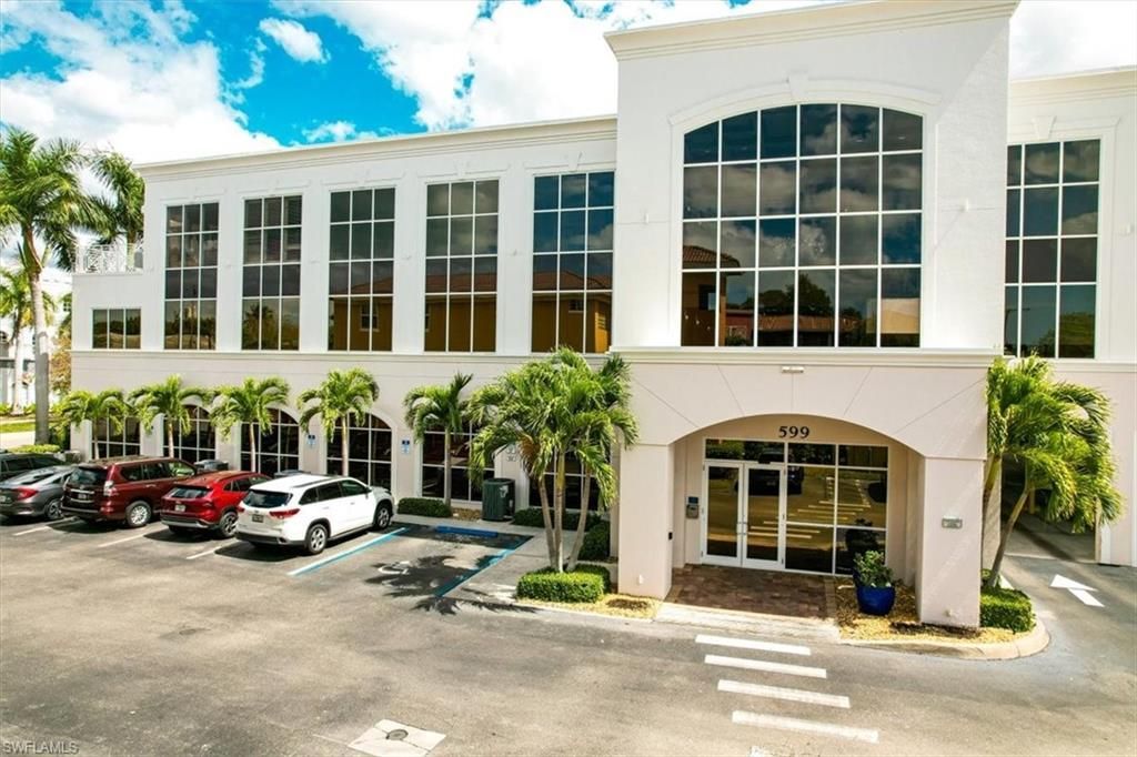 599 Tamiami Trl N, Unit 101, Naples, FL 34102 Photo