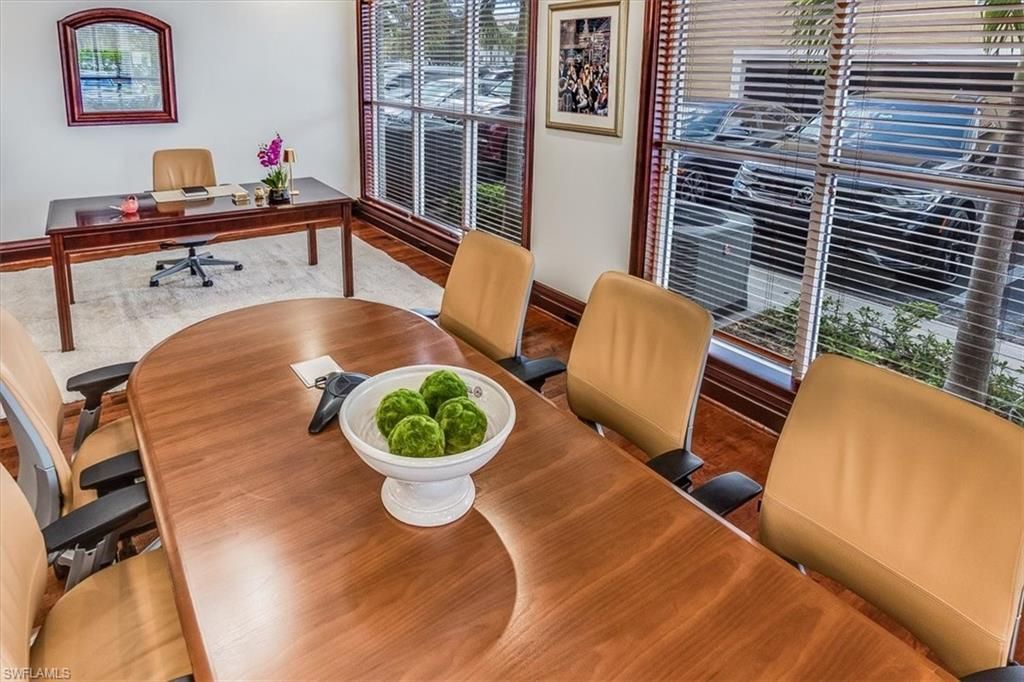 599 Tamiami Trl N, Unit 101, Naples, FL 34102 Photo