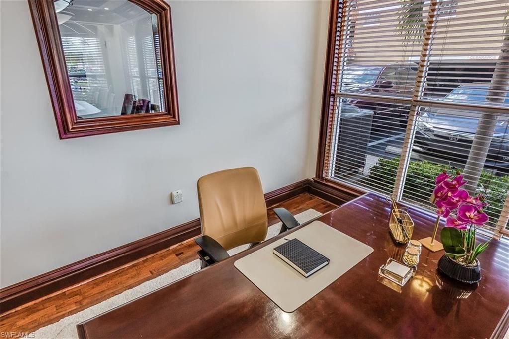 599 Tamiami Trl N, Unit 101, Naples, FL 34102 Photo