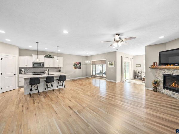 5425 S Salvation Pl, Sioux Falls, SD 57108