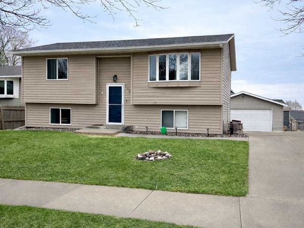 3822 9th Ave SW, Rochester, MN 55902