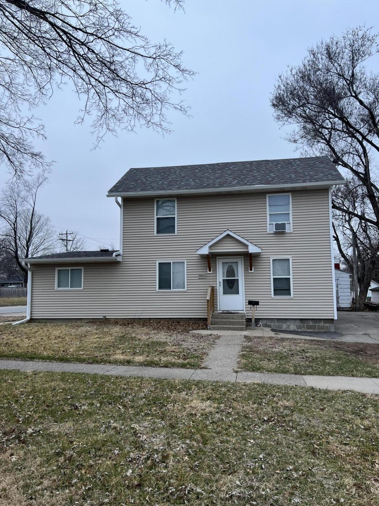 301 E 4th St, West Liberty, IA 52776 Main Photo