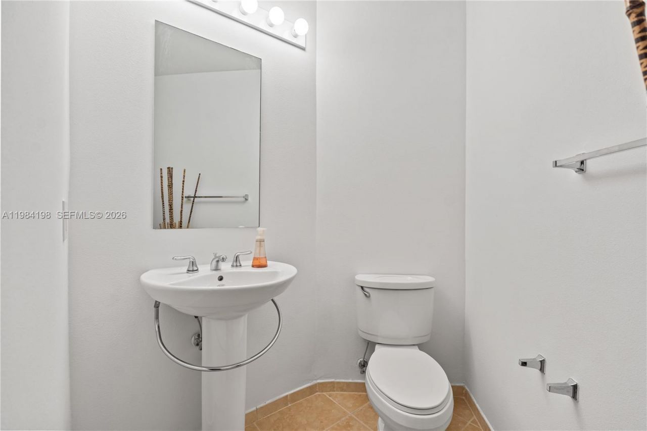 3001 NE 185th St, Unit 716, Aventura, FL 33180 Photo