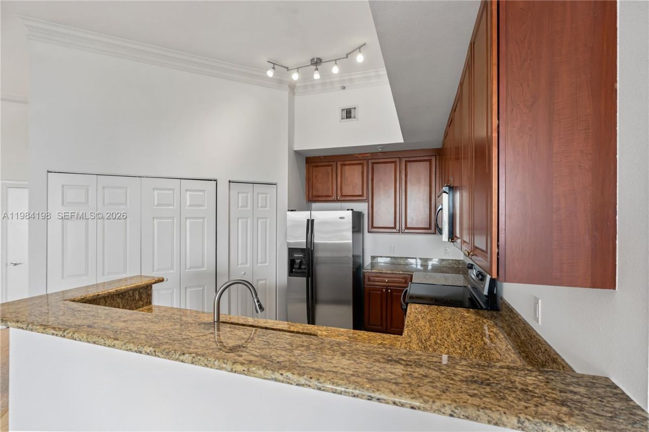 3001 NE 185th St, Unit 716, Aventura, FL 33180 Photo