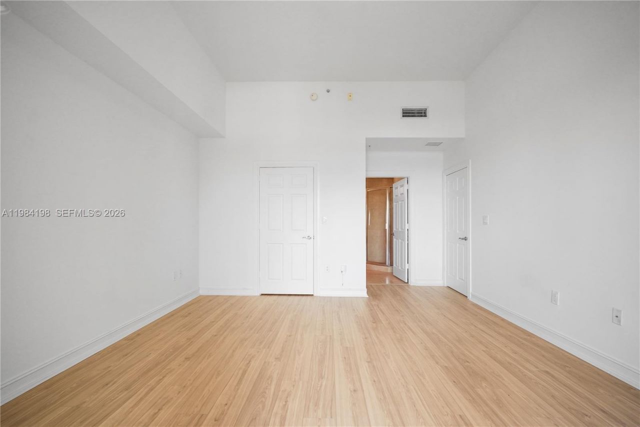 3001 NE 185th St, Unit 716, Aventura, FL 33180 Photo