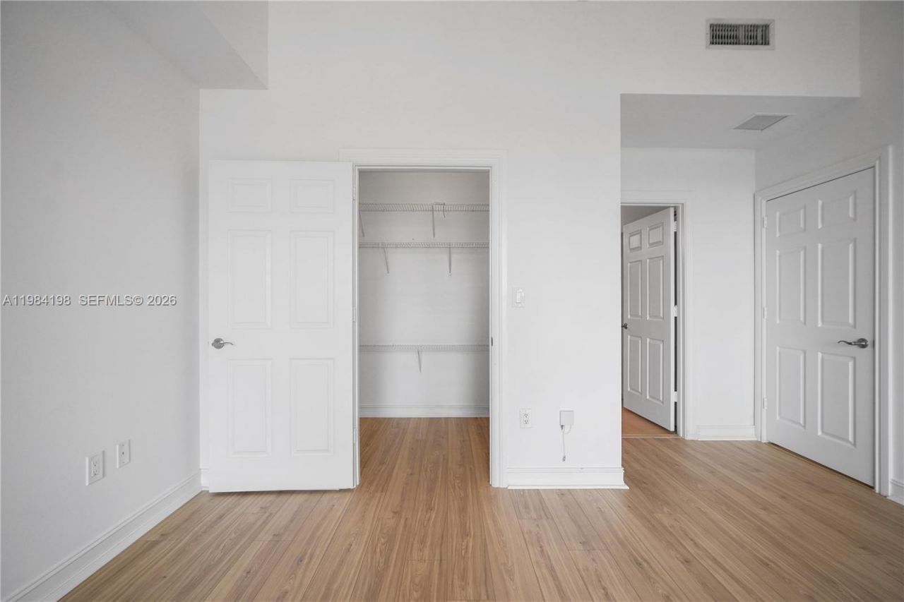 3001 NE 185th St, Unit 716, Aventura, FL 33180 Photo