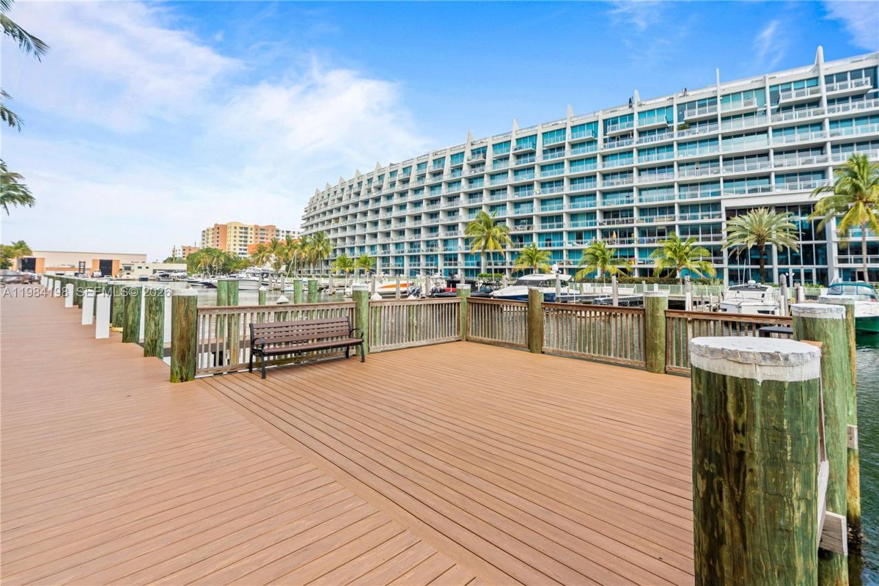 3001 NE 185th St, Unit 716, Aventura, FL 33180 Photo