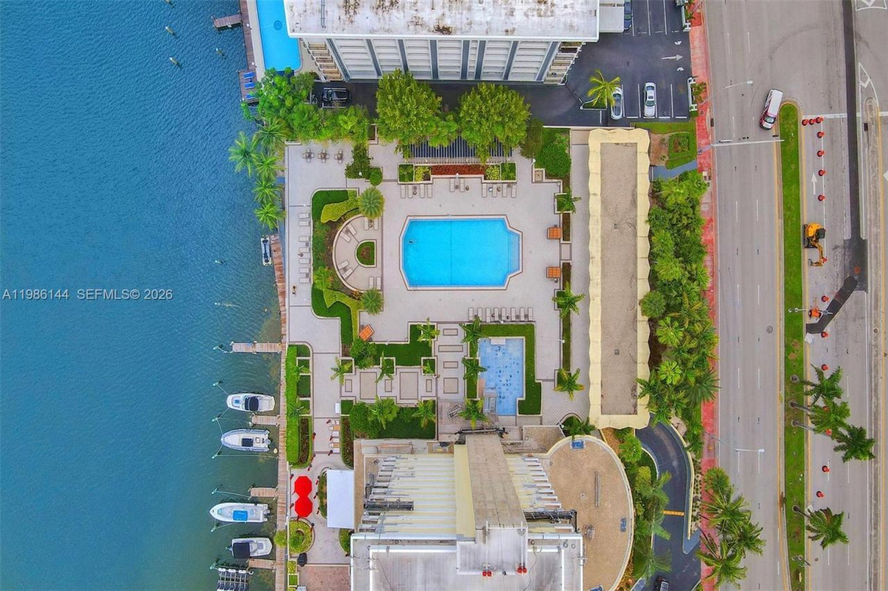 5600 Collins Ave , Unit 17V, Miami Beach, FL 33140 Photo